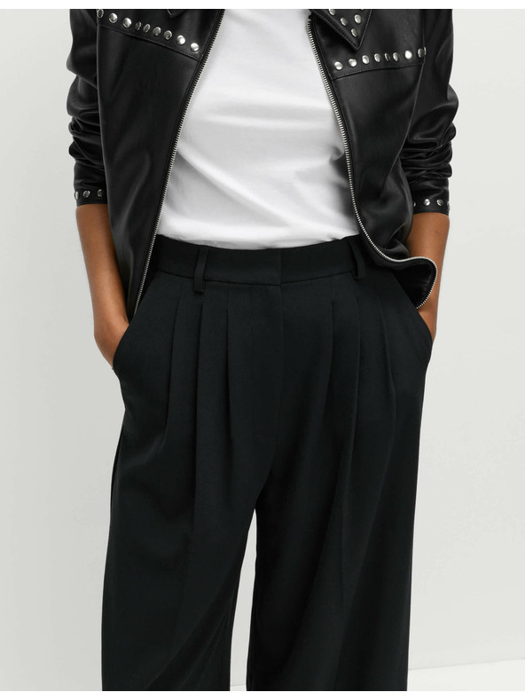 Marks & Spencer Hlače sa naborima i širokim nogavicama Marks & Spencer crna