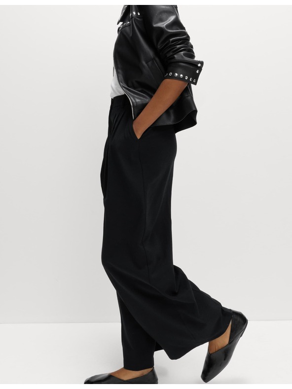 Marks & Spencer Hlače sa naborima i širokim nogavicama Marks & Spencer crna