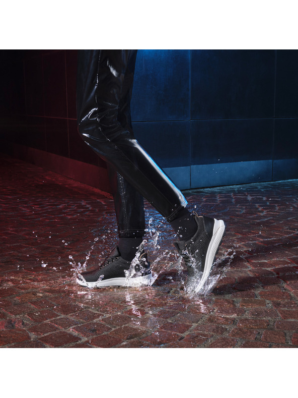 Geox Crne ženske tenisice Geox Spherica 4x4 b abx