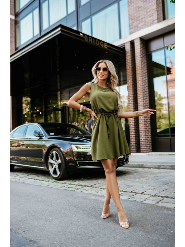 numoco VICTORIA Trapezaste haljine bez rukava s vezom u struku - kaki