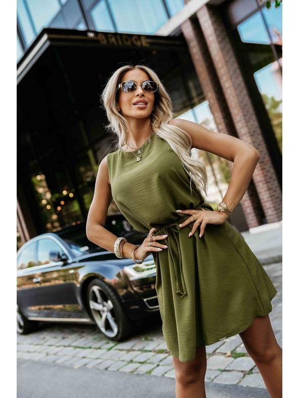 numoco VICTORIA Trapezaste haljine bez rukava s vezom u struku - kaki