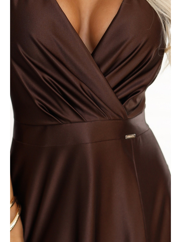 numoco CRYSTAL satenaste duge haljine s izrezom - čokoladne