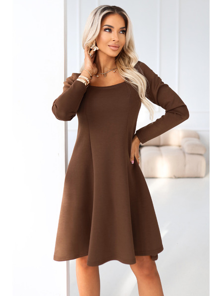 numoco IVANA udobne trapezaste haljine s izrezom i dugim rukavima - čokoladne
