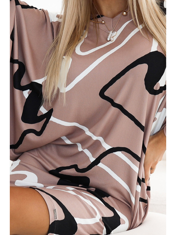 numoco Udobne šišmiš haljine s dekolteom - bež s crno-bijelim uzorkom