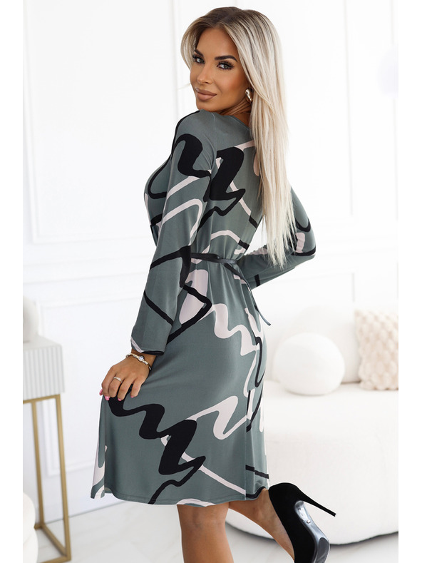 numoco Trapezaste pletene haljine s pojasom - maslinaste s crno-bež uzorkom