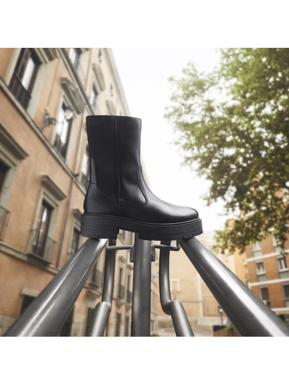 Geox Crna ženska gležnjača Geox Spherica EC7