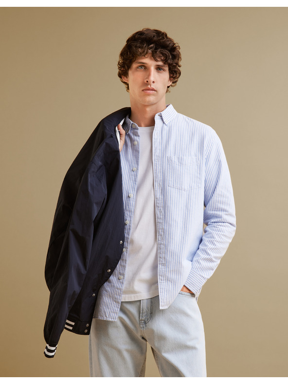 Celio Svijetloplava muška prugasta košulja običnog kroja marke Celio Caoxfordy