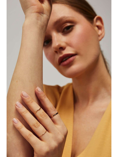 Moodo Set of Delicate Rings in Gold Color Moodo