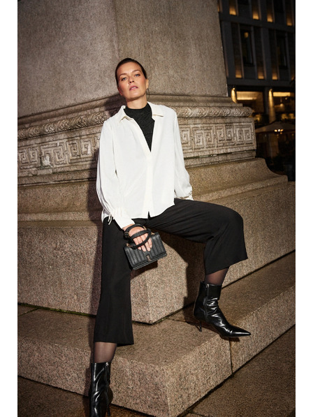 Moodo Bijela košulja s perlicama na rukavu Moodo