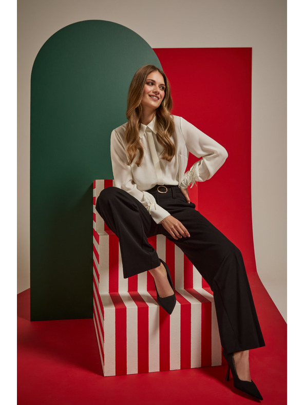 Moodo Bijela košulja s perlicama na rukavu Moodo