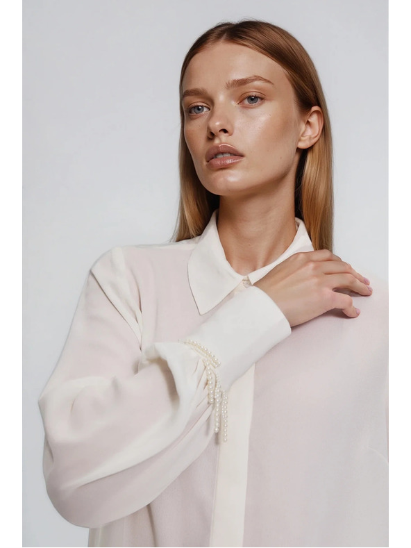 Moodo Bijela košulja s perlicama na rukavu Moodo