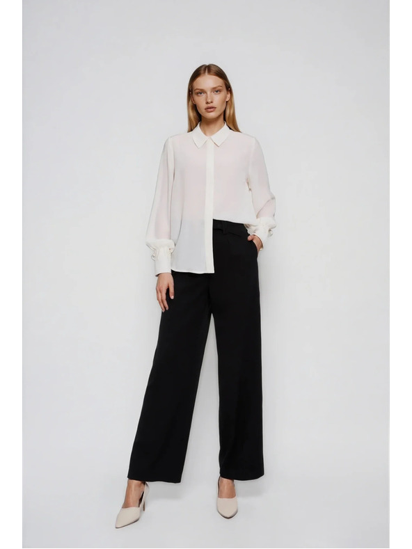 Moodo Bijela košulja s perlicama na rukavu Moodo