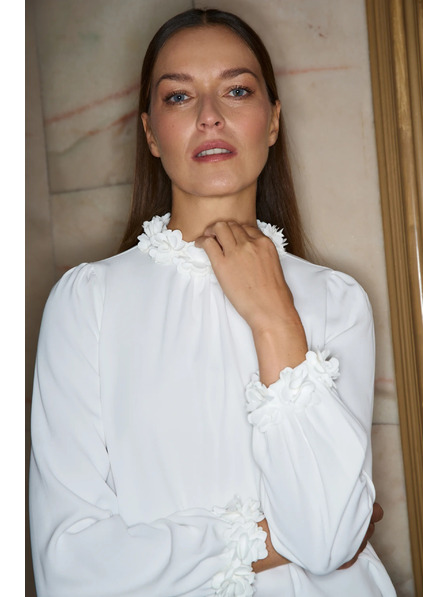 Moodo Bijela košulja s ukrašenim izrezom Moodo