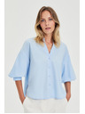Moodo Svjetloplava košulja s naboranim rukavima Moodo