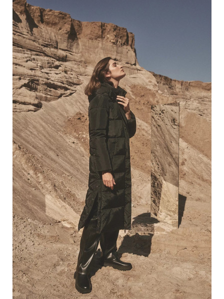 Moodo Prošivena jakna s kapuljačom crna Moodo