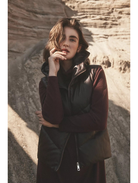 Moodo Prošiveni prsluk s kapuljačom smeđi Moodo