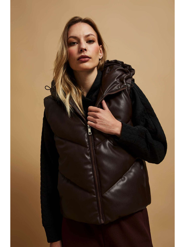 Moodo Prošiveni prsluk s kapuljačom smeđi Moodo