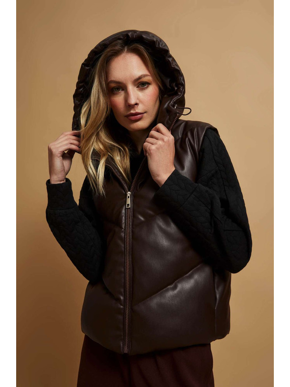 Moodo Prošiveni prsluk s kapuljačom smeđi Moodo