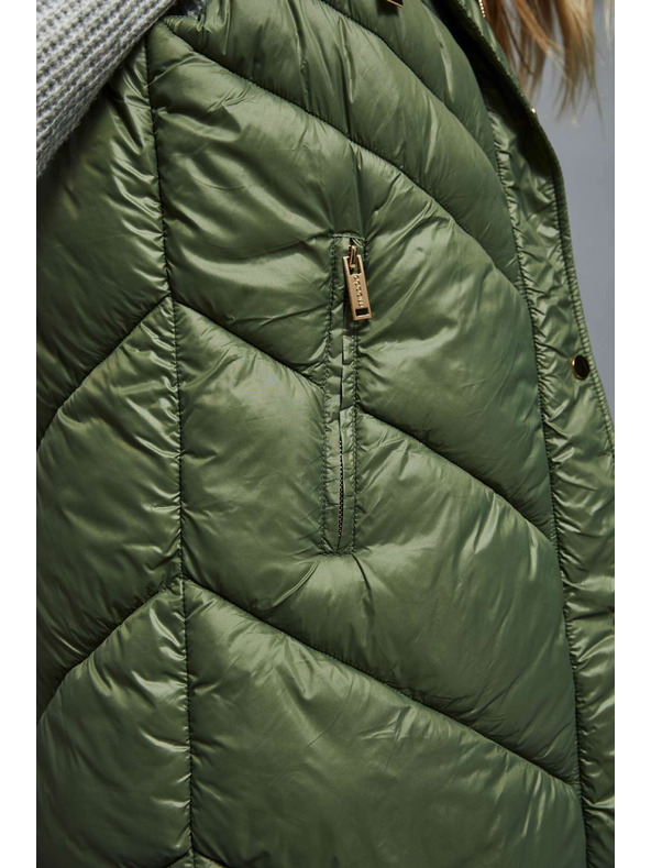 Moodo Prošiveni prsluk s kapuljačom maslinaste boje Moodo