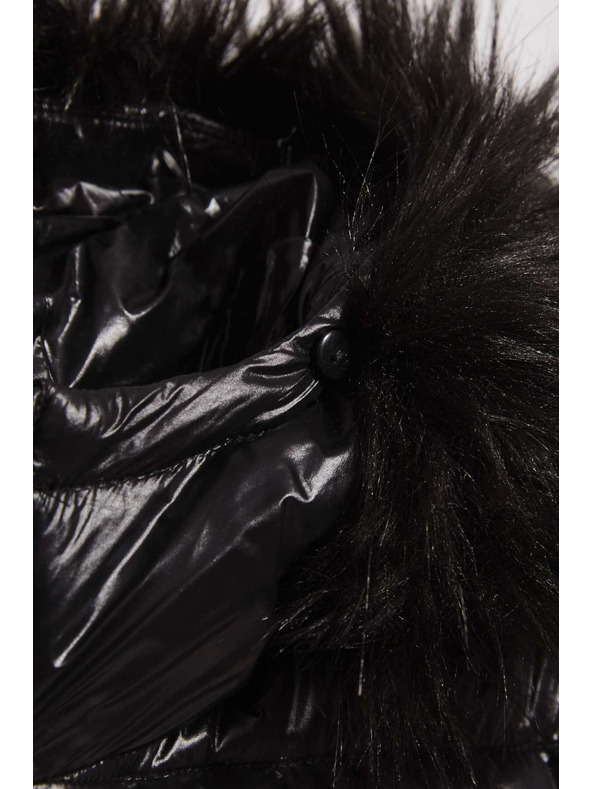 Moodo Prošivena jakna s krznenom kapuljačom Moodo