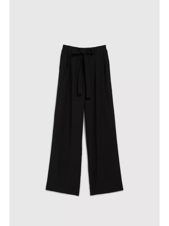 Moodo Glatke hlače s širokim nogavicama i pojasom u struku crne Moodo