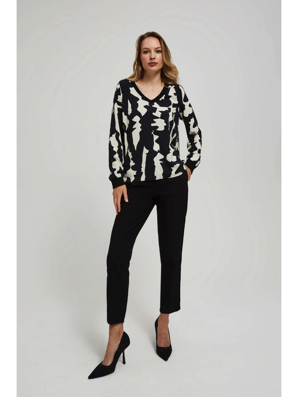 Moodo Uzorkovana košulja s V-izrezom crna Moodo