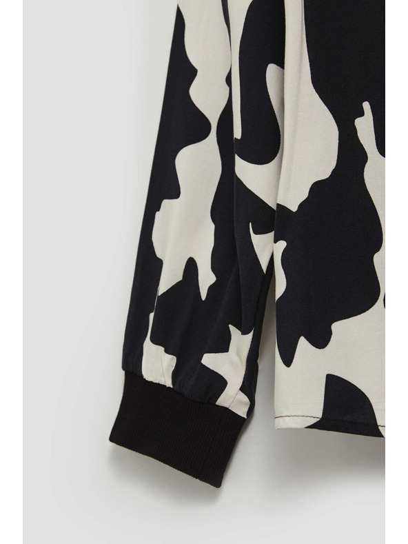 Moodo Uzorkovana košulja s V-izrezom crna Moodo