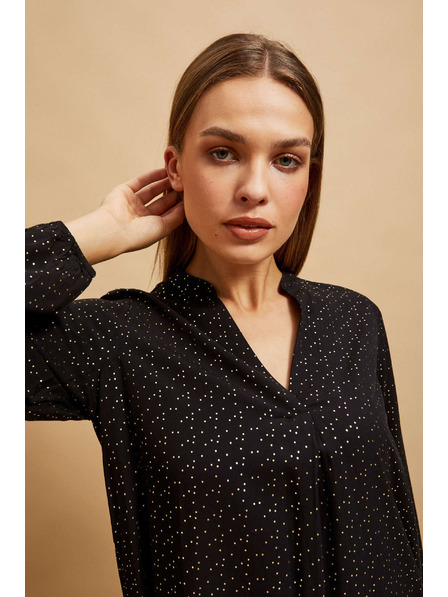 Moodo Crna košulja s V-izrezom Moodo