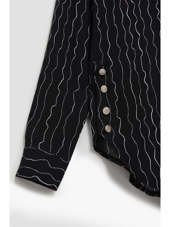 Moodo Crna bluza s dekorativnim gumbima i nježnim uzorkom Moodo