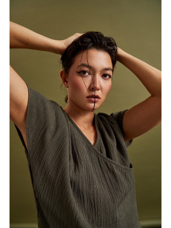 Moodo Košulja s V-izrezom i kratkim rukavima maslinasta Moodo