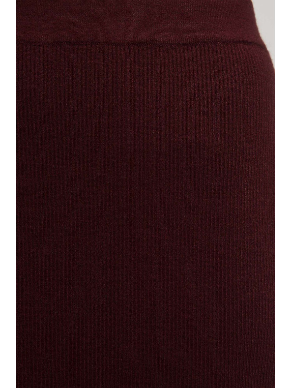 Moodo Uska kestenjasta pletena suknja Moodo