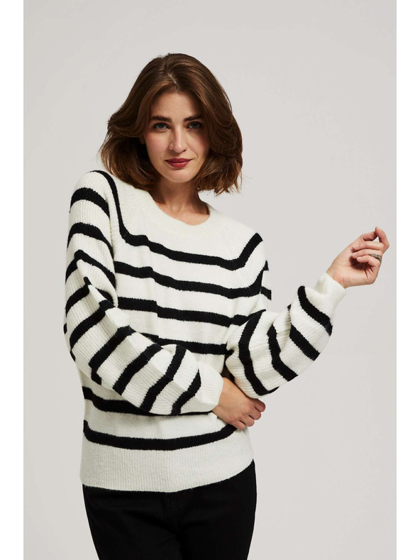 Moodo Perlaston-crni pulover s prugama i okruglim izrezom Moodo