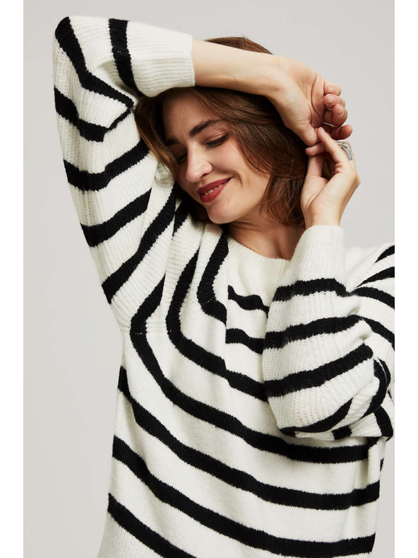 Moodo Perlaston-crni pulover s prugama i okruglim izrezom Moodo