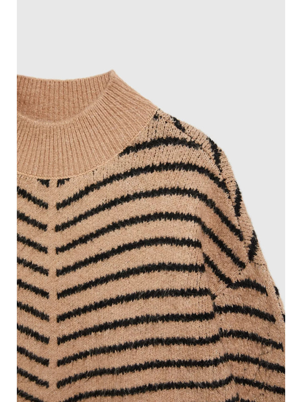 Moodo Bež-crni pulover s prugama Moodo