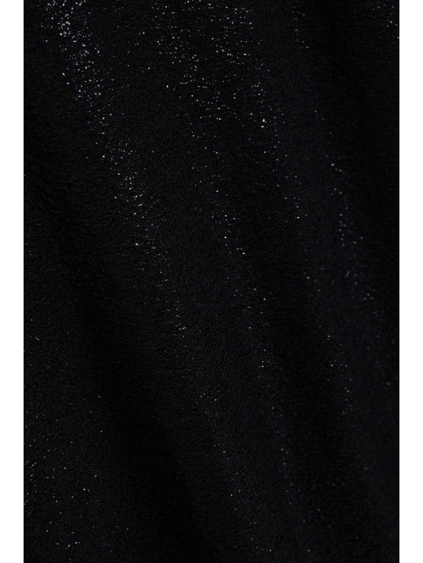 Moodo Elegantna crna bluza s V-izrezom od sjajnog materijala Moodo