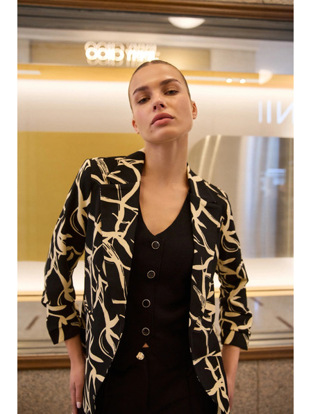 Moodo Sako sa naboranim 3/4 rukavima crne boje Moodo