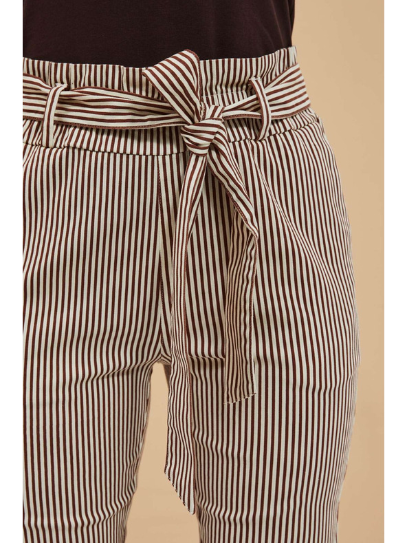 Moodo Prugaste hlače s pojasom u struku Moodo