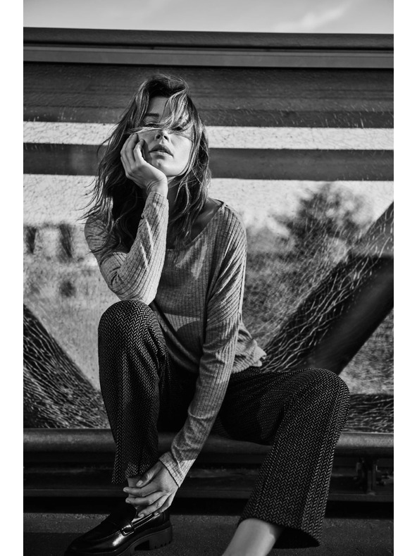 Moodo Grafitne hlače s uzorkom riblje kosti Moodo