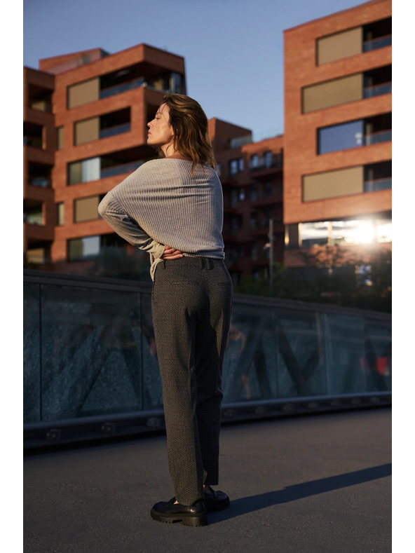 Moodo Grafitne hlače s uzorkom riblje kosti Moodo