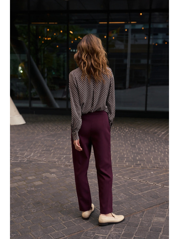 Moodo Glatke hlače boje burgundca Moodo