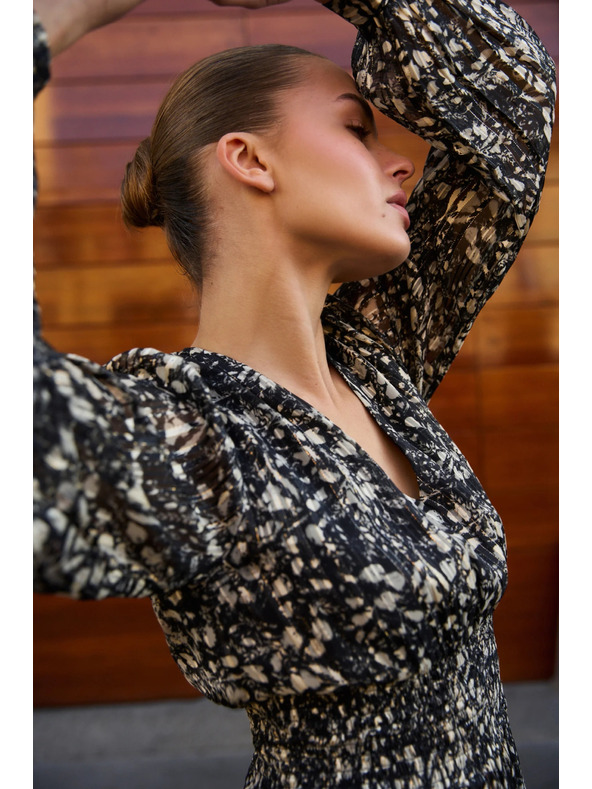 Moodo Uzorkovane haljine s dekolteem crne Moodo