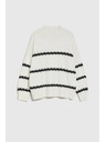 Moodo Bijeli pulover s prugama i spuštenom linijom ramena Moodo
