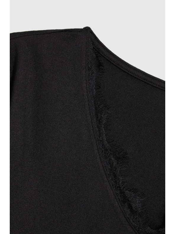 Moodo Pulover s čipkastim izrezom crni Moodo