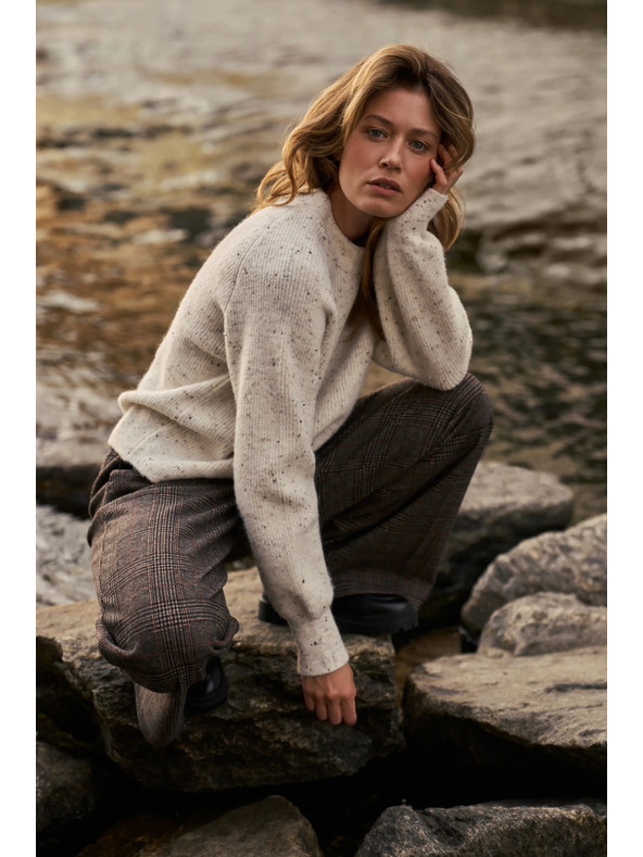 Moodo Ecru džemper jednostavnog kroja Moodo