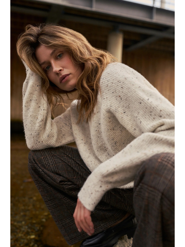 Moodo Ecru džemper jednostavnog kroja Moodo