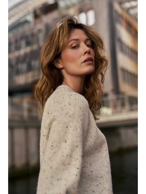 Moodo Ecru džemper jednostavnog kroja Moodo