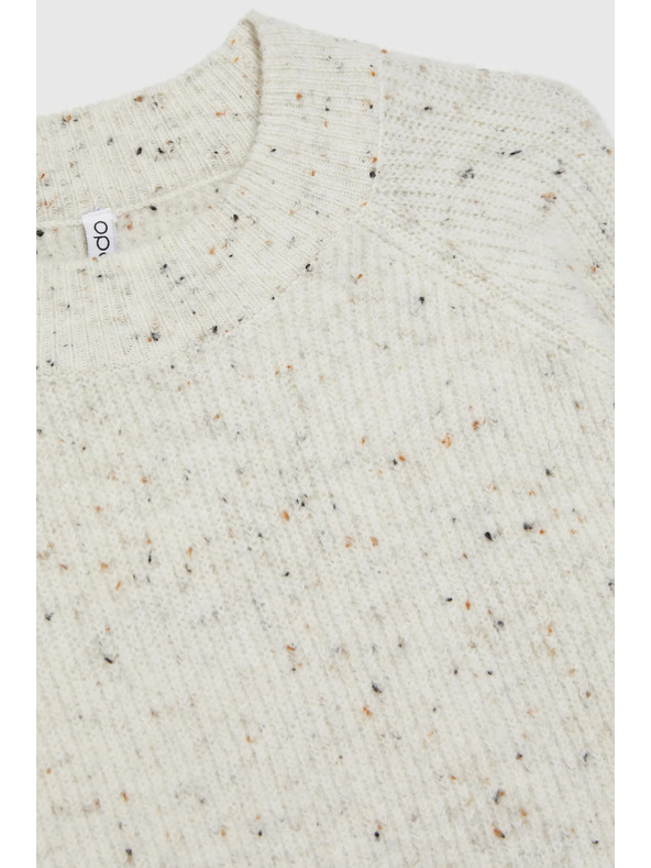 Moodo Ecru džemper jednostavnog kroja Moodo