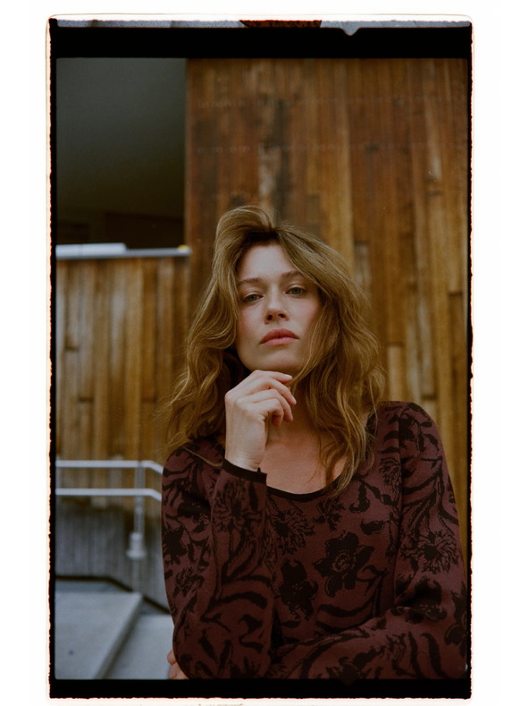 Moodo Smeđi džemper s biljnim uzorkom Moodo