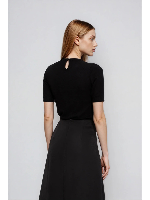 Moodo Crni džemper s dekorativnim izrezom Moodo