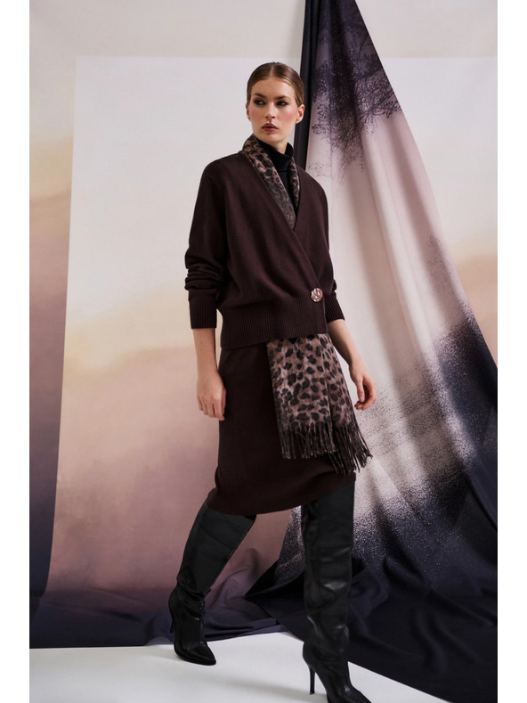 Moodo Smeđi kardigan s dekorativnim gumbom Moodo